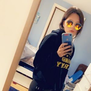 Meet your Posher, Alyssa